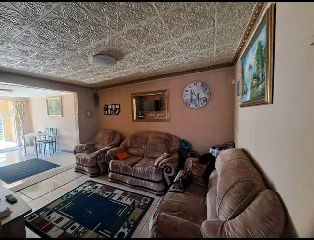 3 BEDROOM HOUSE FOR SALE IN WHETSTONE